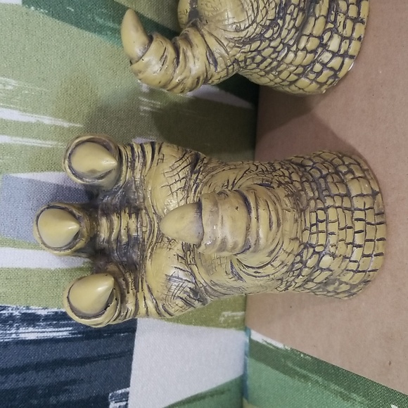 Resin Claws Sculpture + Hangers EUC - Picture 10 of 10